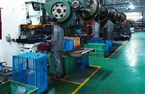 家具塑料腳輪自動組裝設備選擇氣動好？還是液壓好？