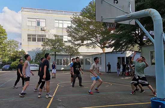 珠海林順自動(dòng)化公司，組織燒烤及籃球比賽活動(dòng)