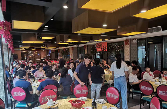 中秋佳節(jié)，公司大家庭溫暖相聚，共享團(tuán)圓宴