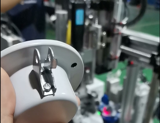 燈罩自動打螺絲機，燈罩側(cè)邊打螺絲螺母自動化設(shè)備